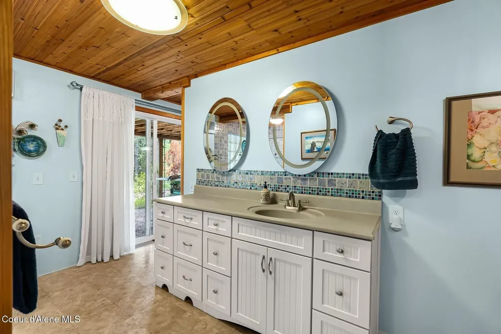 446 Hummingbird Drive Sandpoint ID 83864