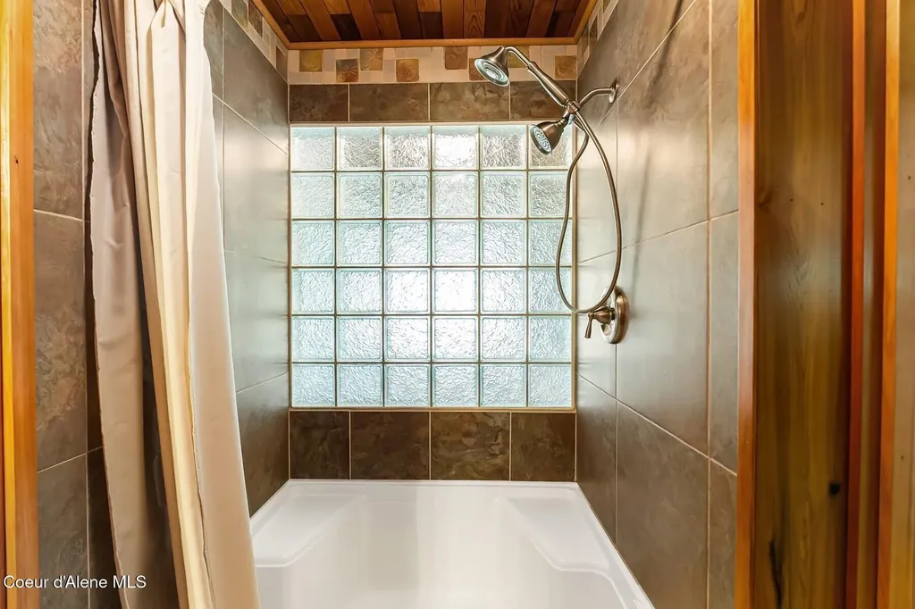 446 Hummingbird Drive Sandpoint ID 83864
