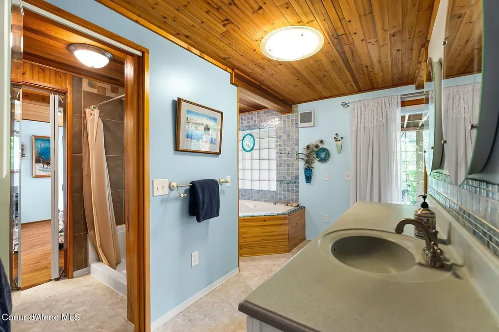 446 Hummingbird Drive Sandpoint ID 83864