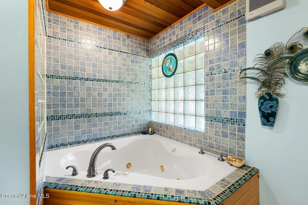 446 Hummingbird Drive Sandpoint ID 83864