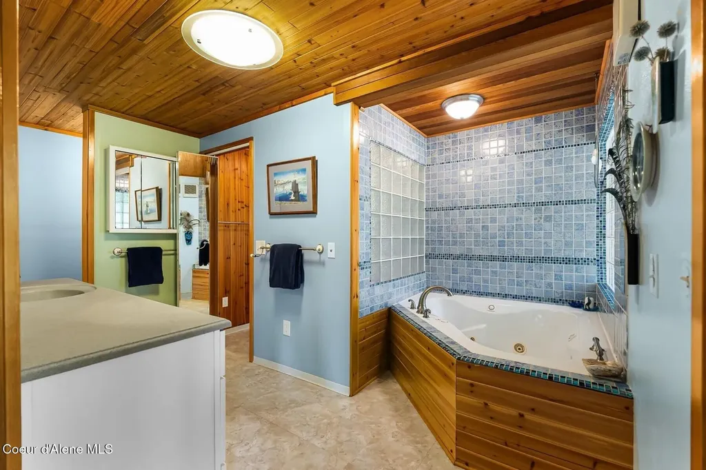 446 Hummingbird Drive Sandpoint ID 83864