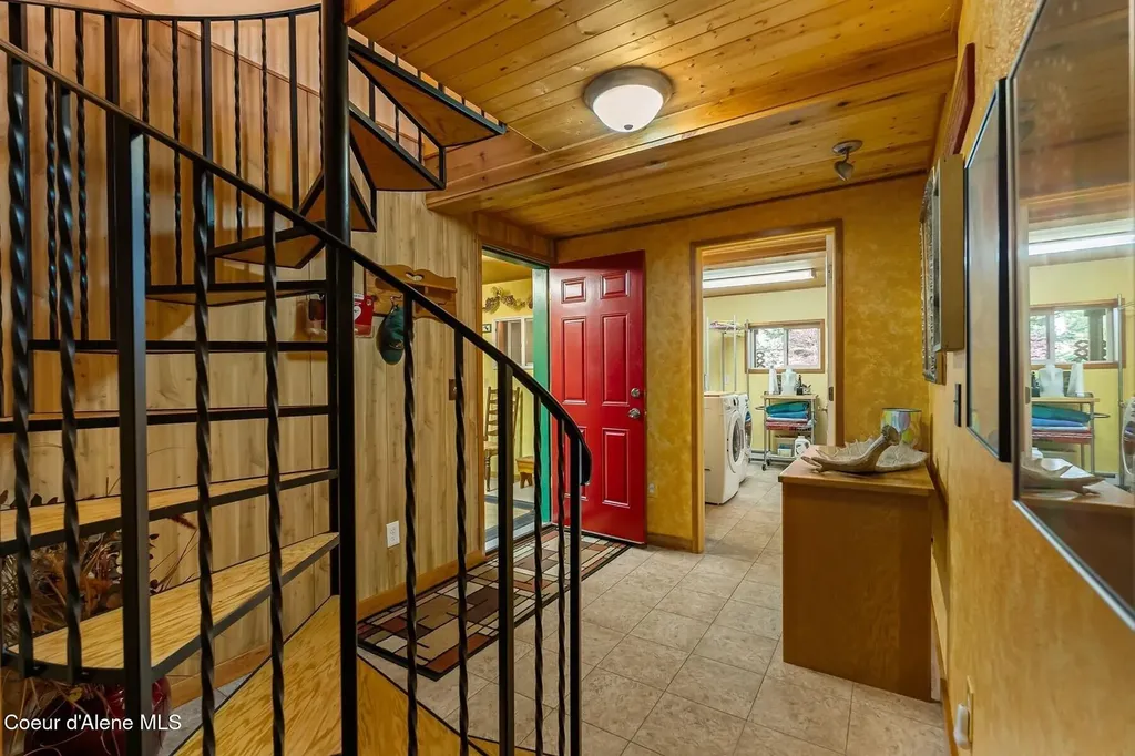 446 Hummingbird Drive Sandpoint ID 83864