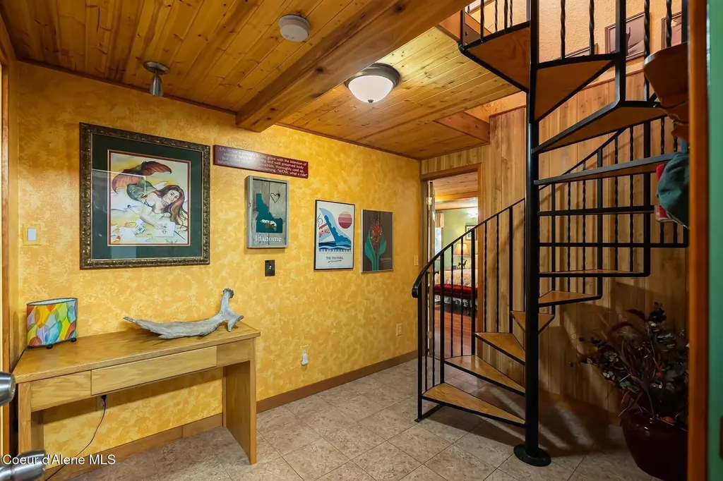 446 Hummingbird Drive Sandpoint ID 83864
