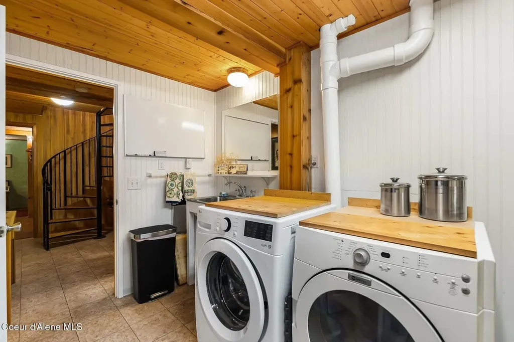 446 Hummingbird Drive Sandpoint ID 83864