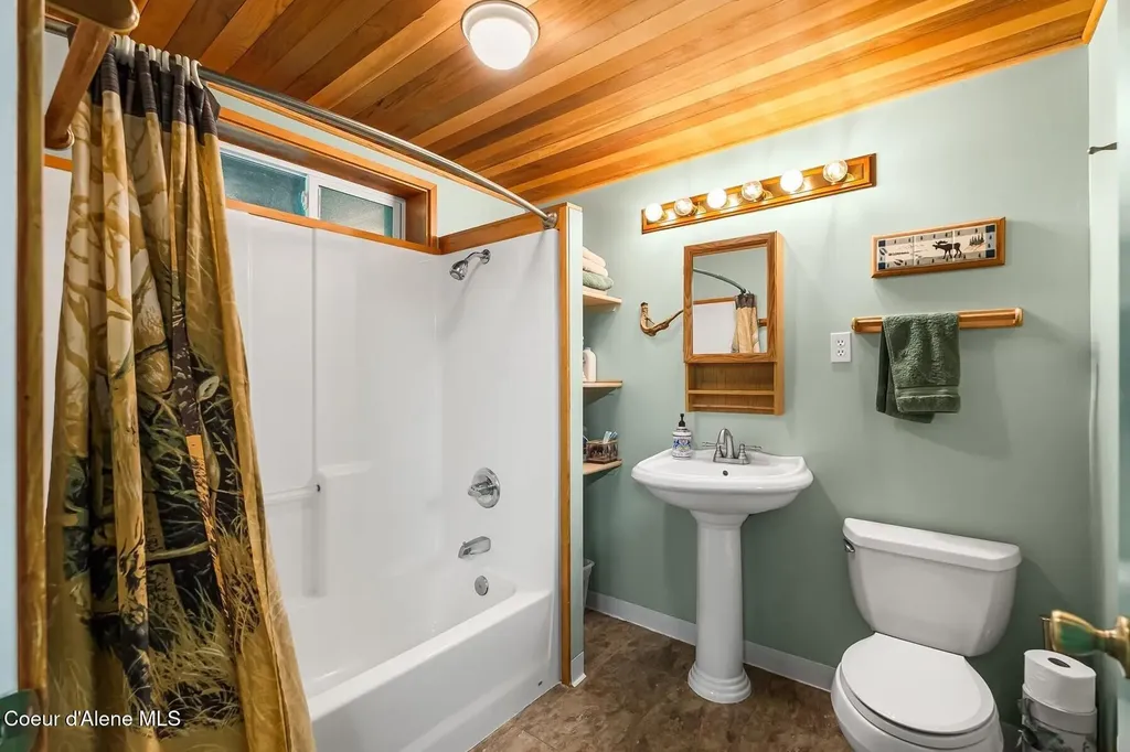 446 Hummingbird Drive Sandpoint ID 83864