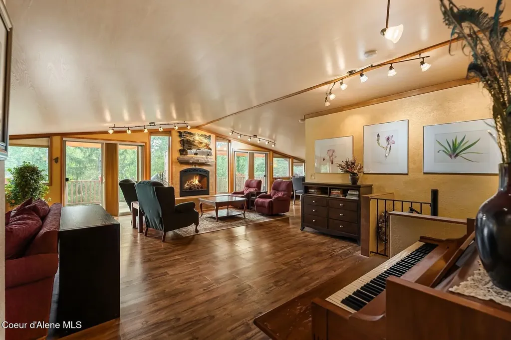 446 Hummingbird Drive Sandpoint ID 83864