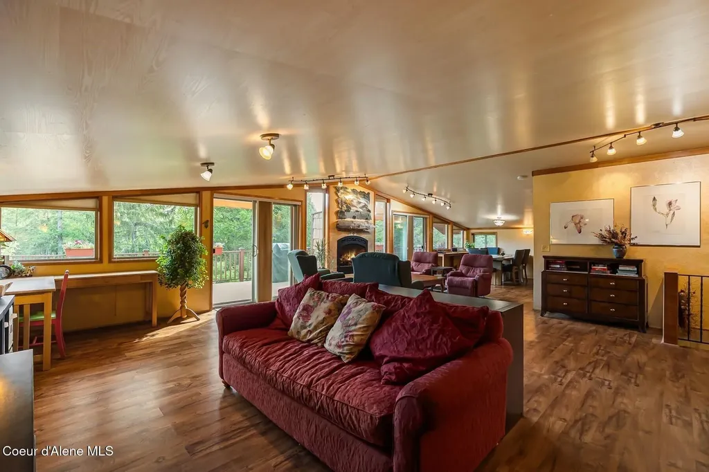 446 Hummingbird Drive Sandpoint ID 83864