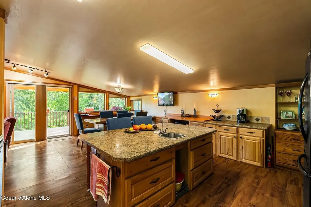 446 Hummingbird Drive Sandpoint ID 83864