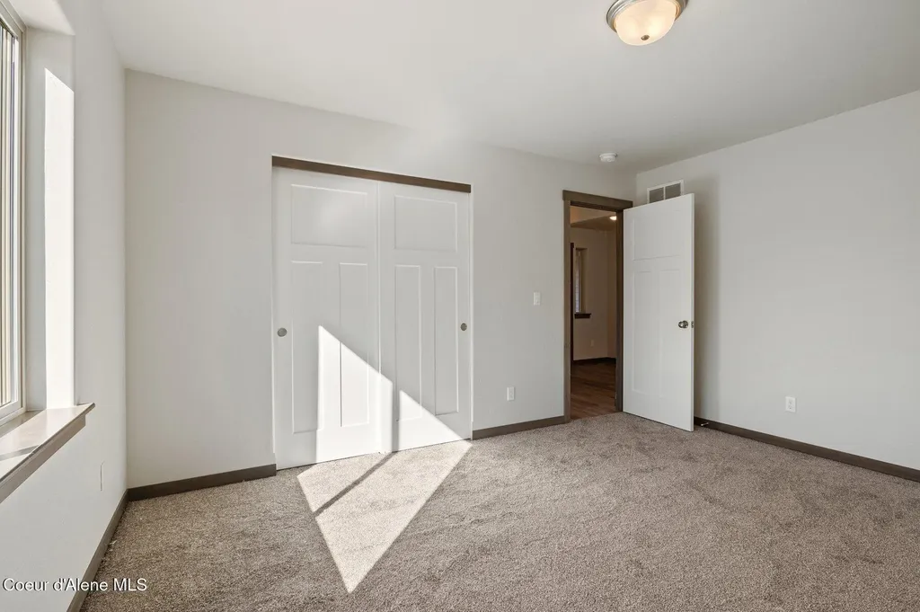 25833 N Dickens Road Athol ID 83801