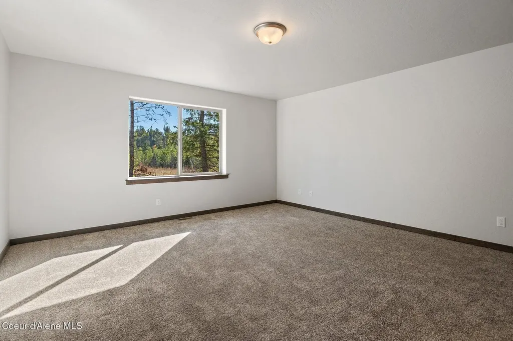 25833 N Dickens Road Athol ID 83801