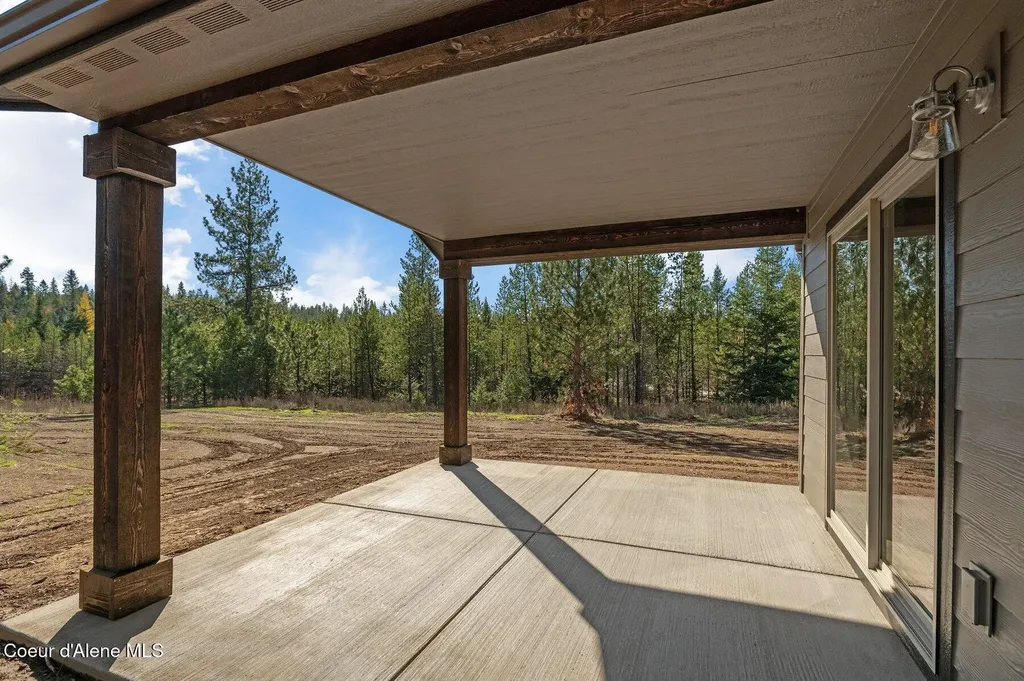 25833 N Dickens Road Athol ID 83801