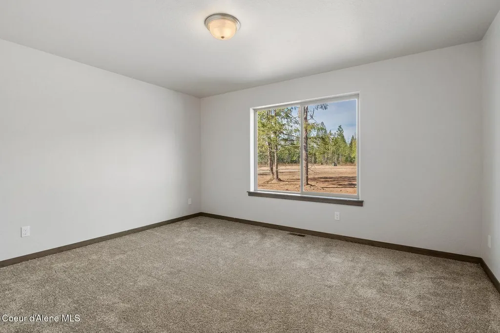 25833 N Dickens Road Athol ID 83801