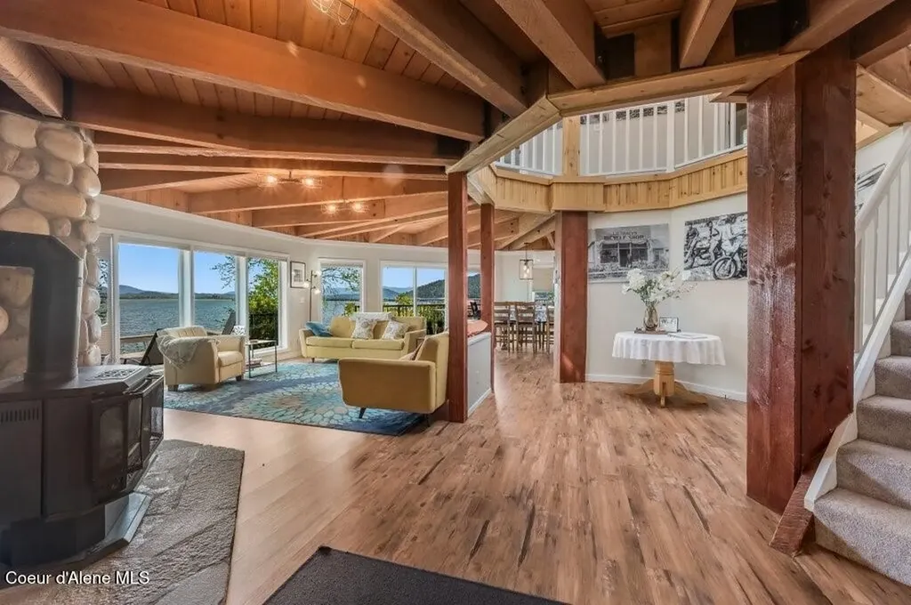 423/431 Lakeshore Drive Sagle ID 83860