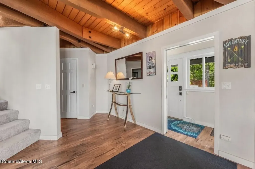 423/431 Lakeshore Drive Sagle ID 83860