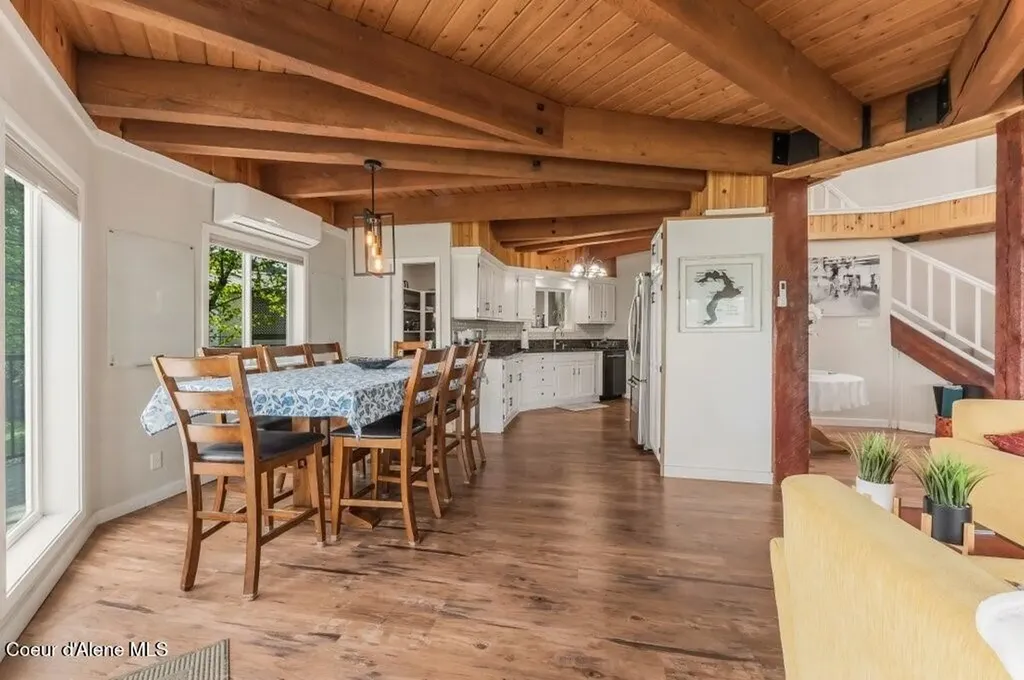 423/431 Lakeshore Drive Sagle ID 83860