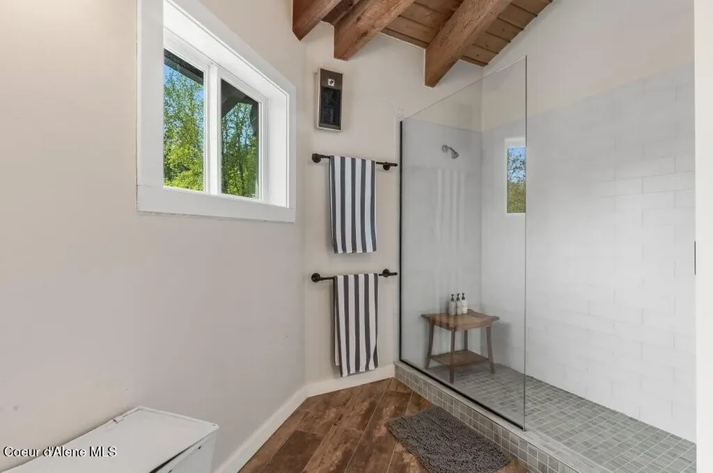 423/431 Lakeshore Drive Sagle ID 83860