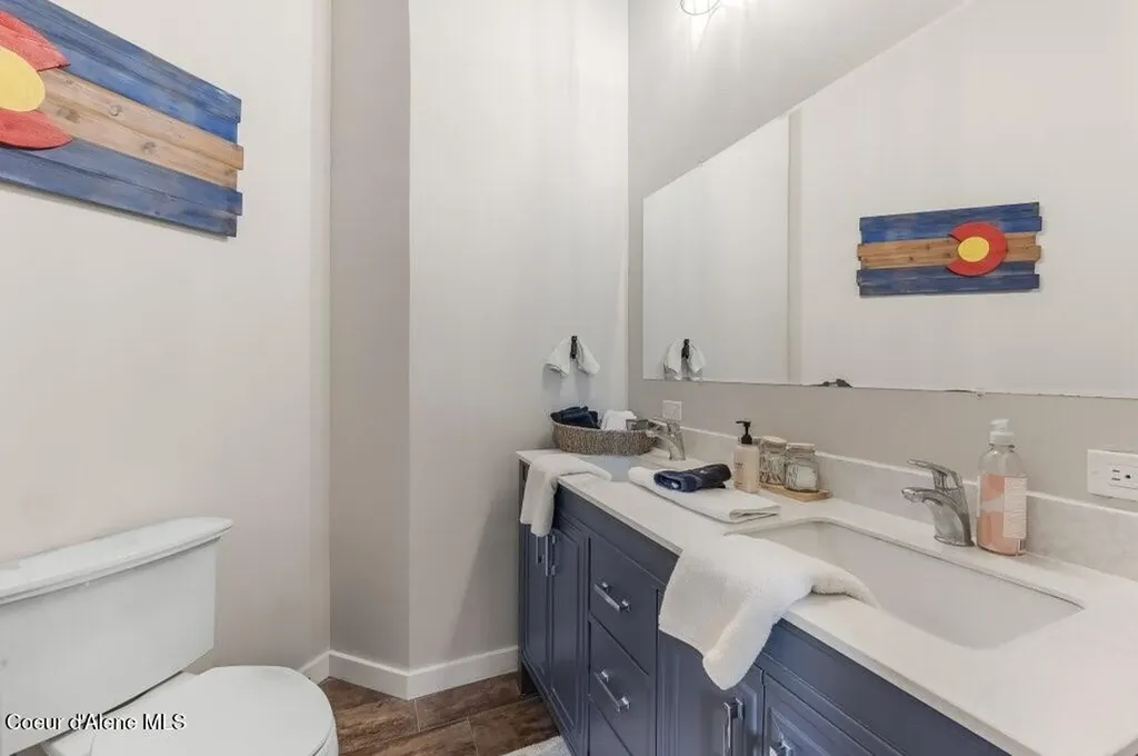 423/431 Lakeshore Drive Sagle ID 83860