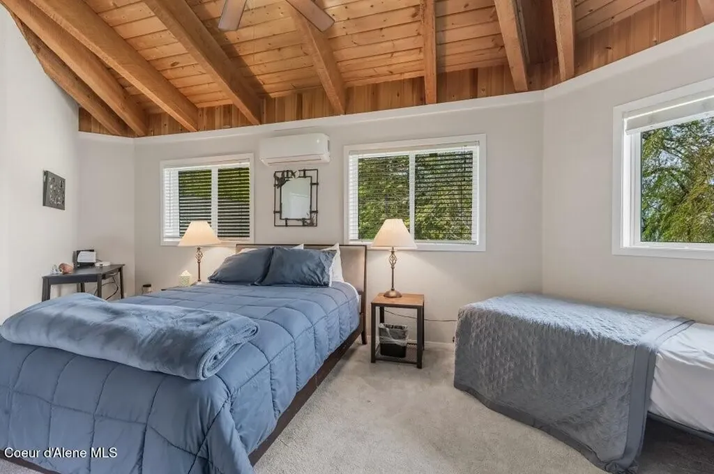 423/431 Lakeshore Drive Sagle ID 83860