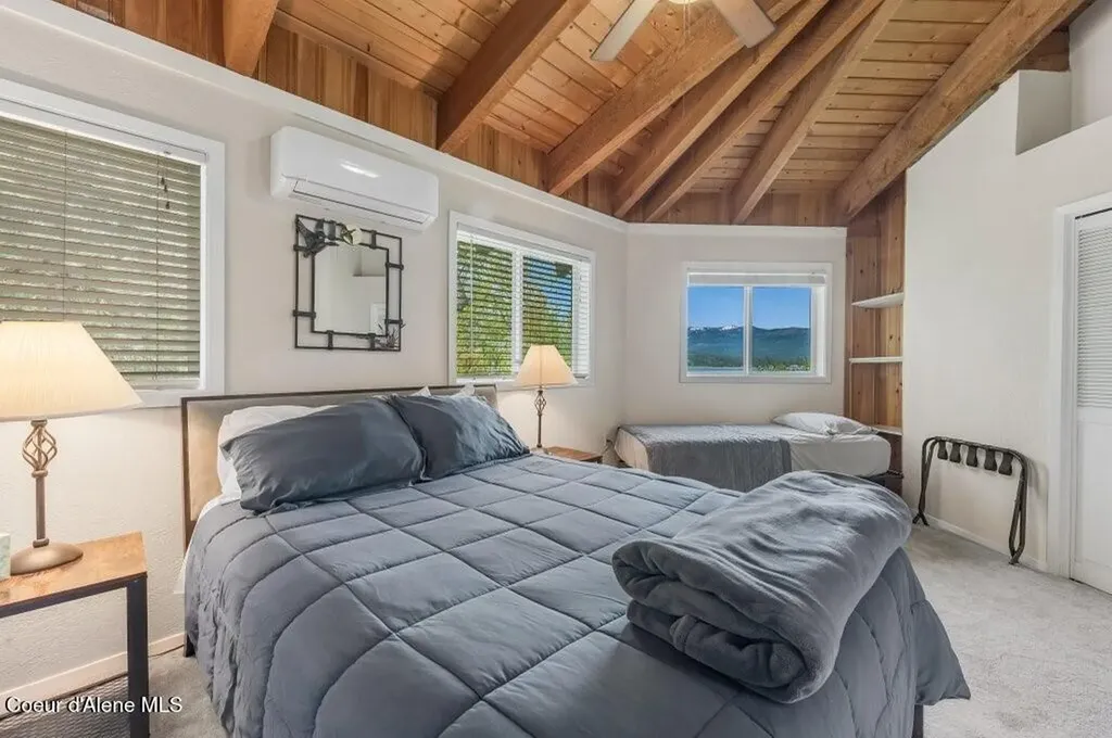 423/431 Lakeshore Drive Sagle ID 83860