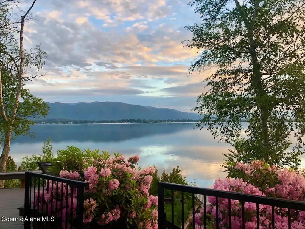 423/431 Lakeshore Drive Sagle ID 83860