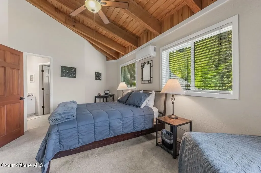 423/431 Lakeshore Drive Sagle ID 83860
