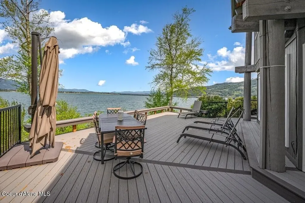 423/431 Lakeshore Drive Sagle ID 83860
