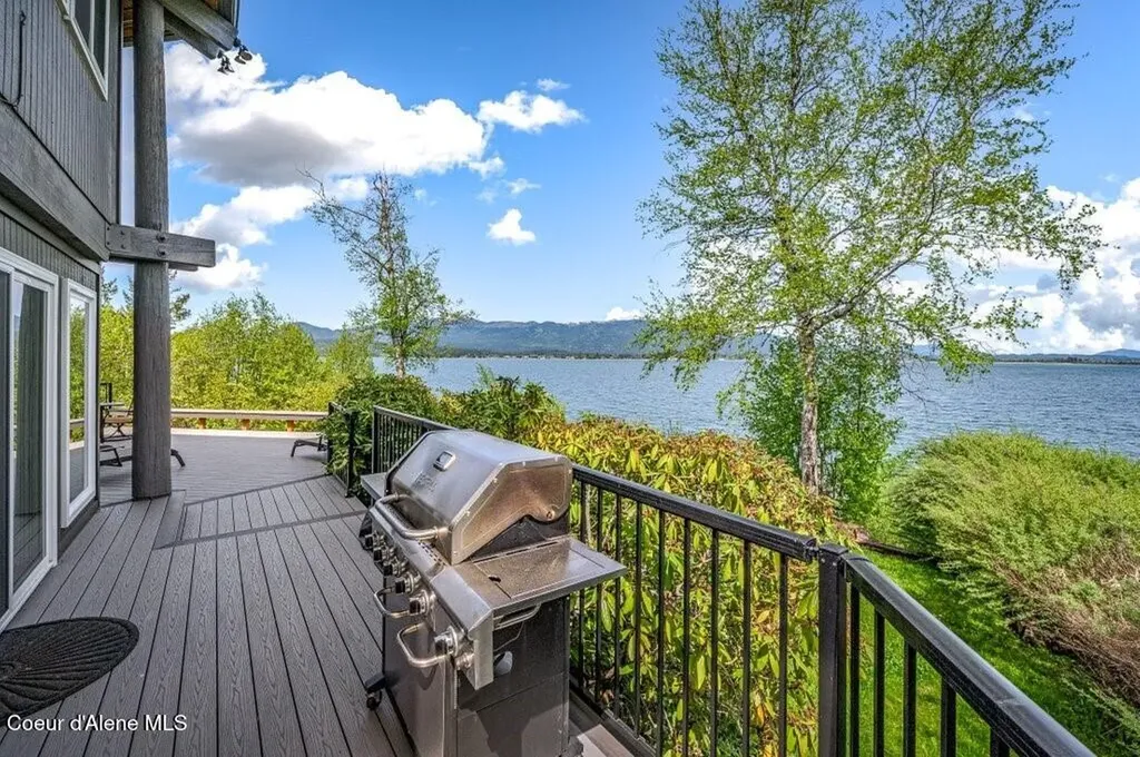 423/431 Lakeshore Drive Sagle ID 83860
