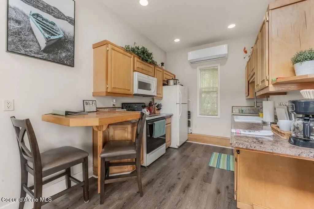 423/431 Lakeshore Drive Sagle ID 83860