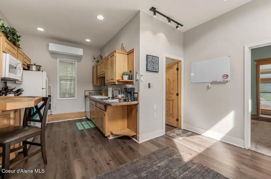 423/431 Lakeshore Drive Sagle ID 83860