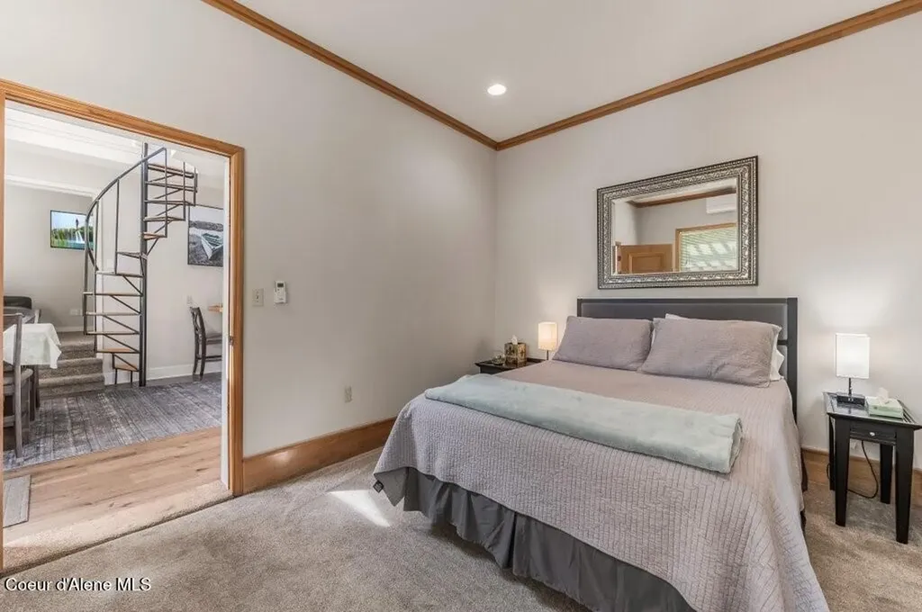 423/431 Lakeshore Drive Sagle ID 83860