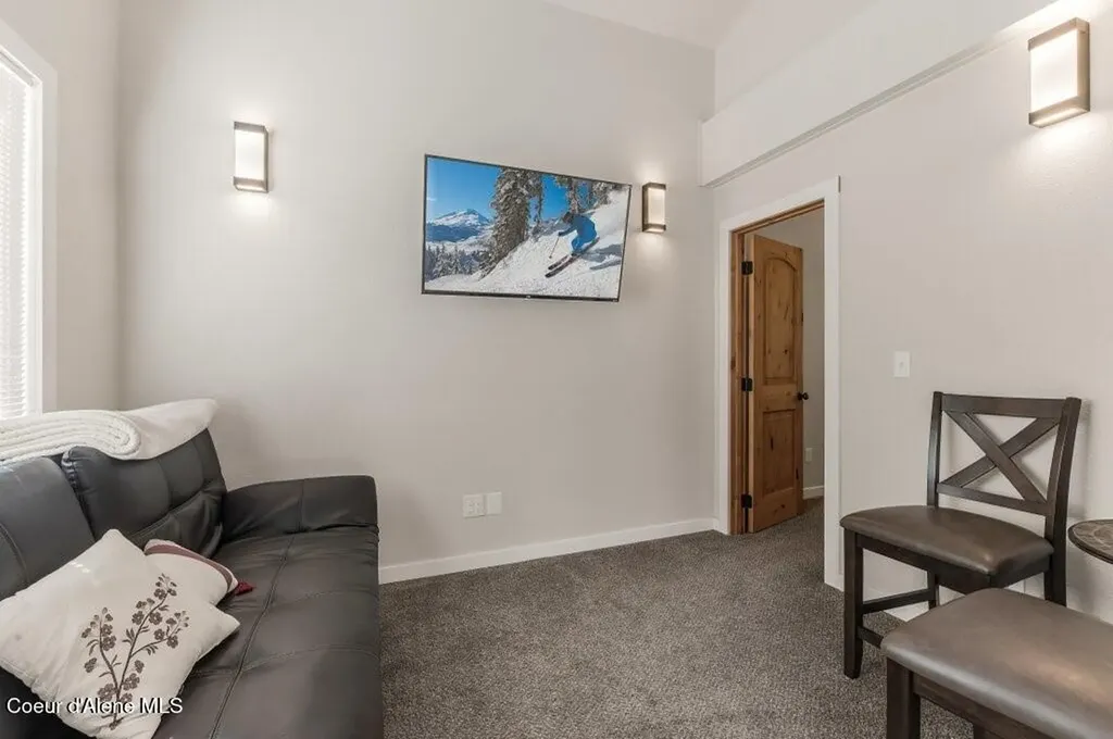 423/431 Lakeshore Drive Sagle ID 83860