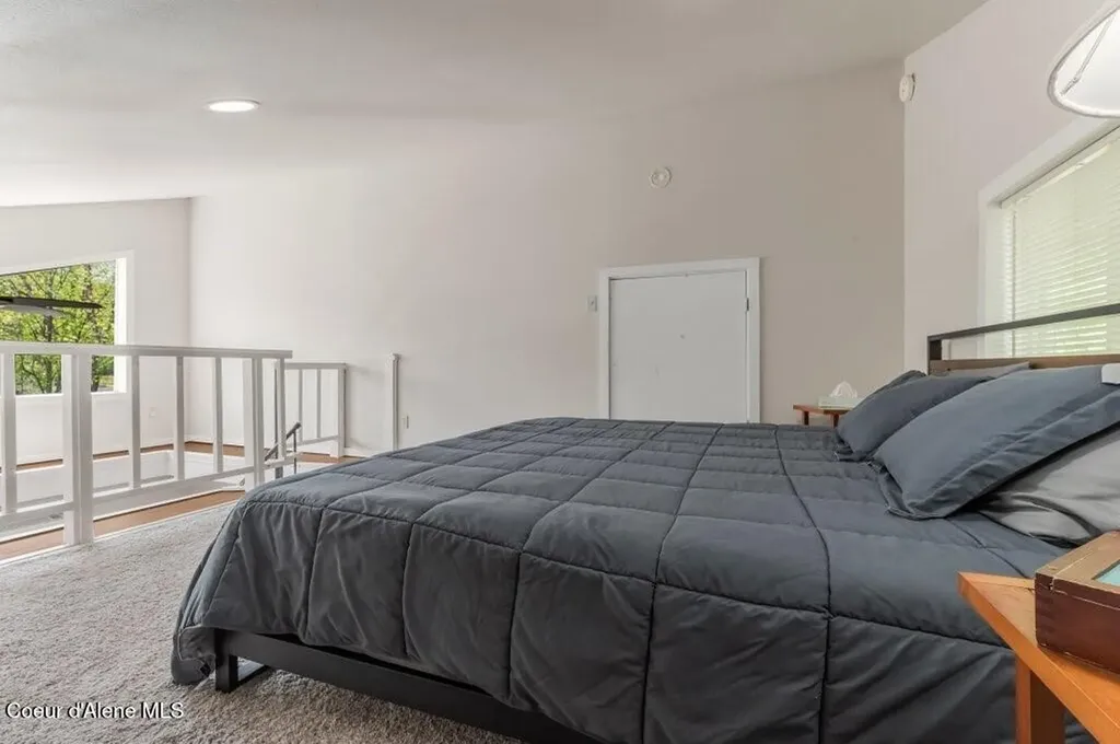 423/431 Lakeshore Drive Sagle ID 83860