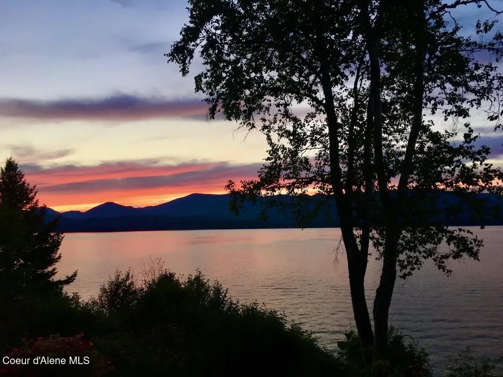 423/431 Lakeshore Drive Sagle ID 83860