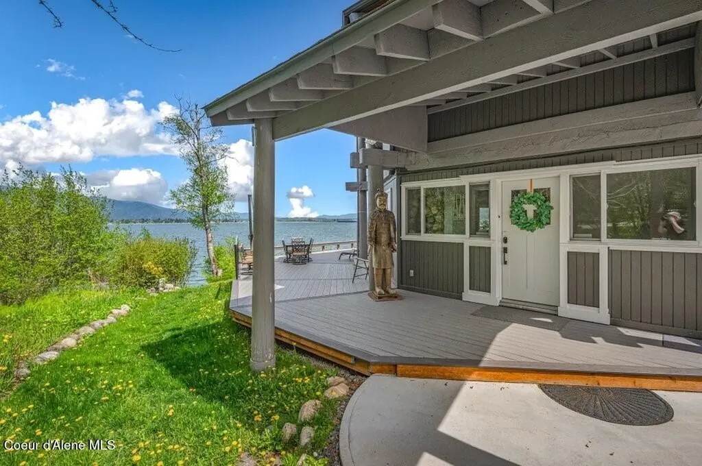 423/431 Lakeshore Drive Sagle ID 83860
