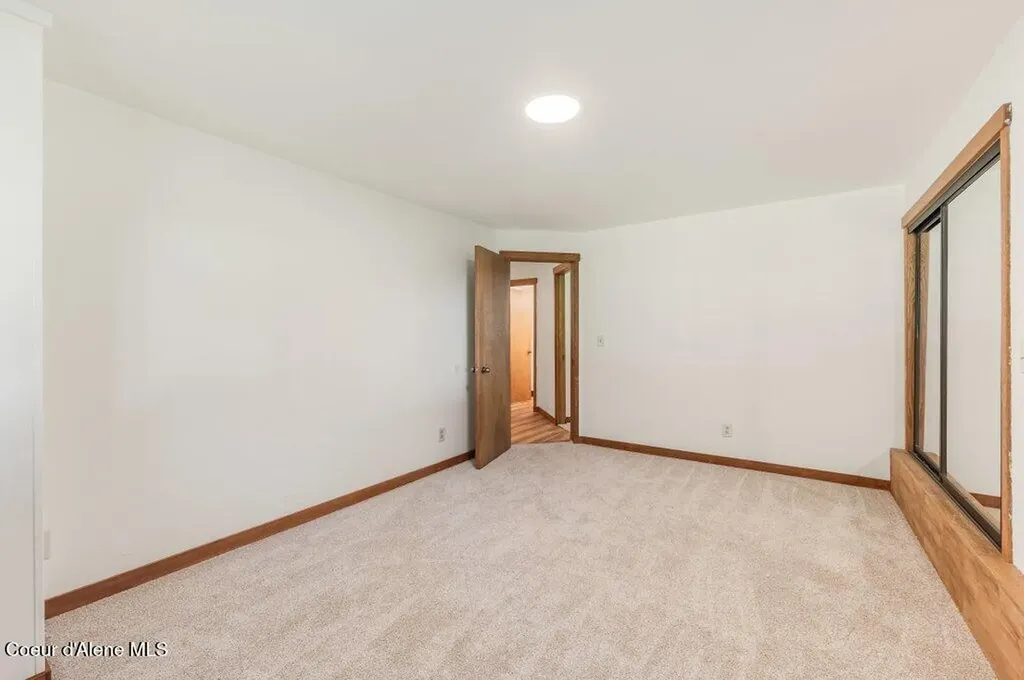 8473 E Apache Trail Athol ID 83801