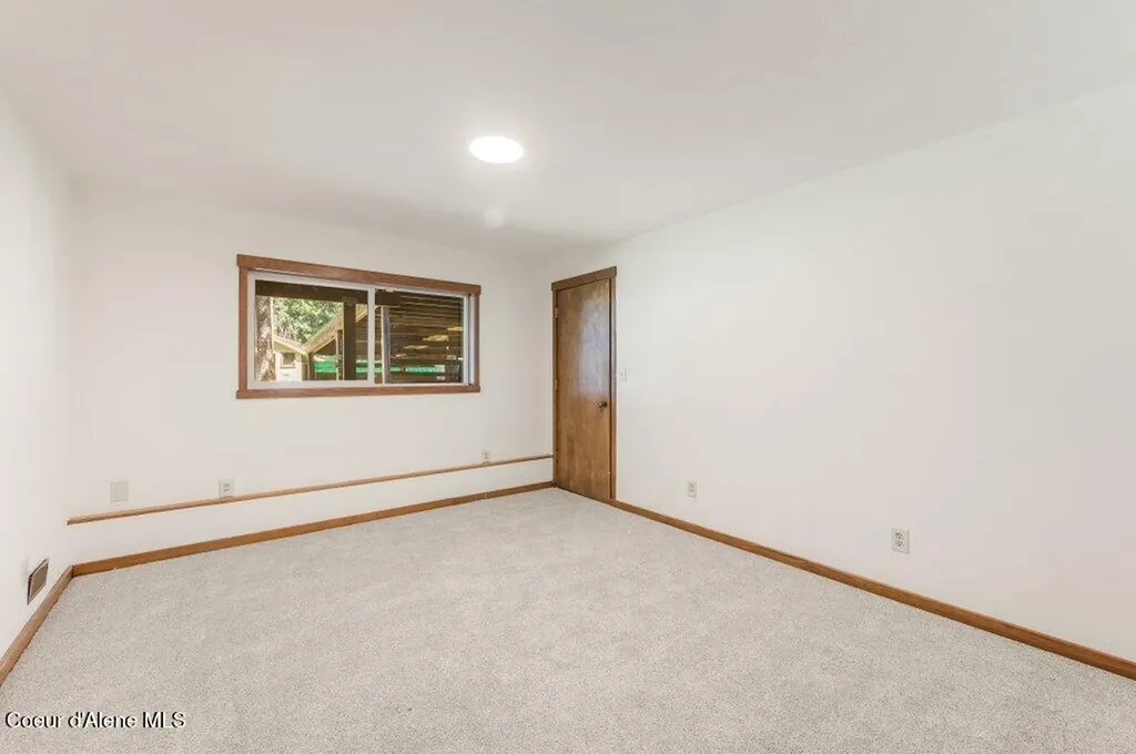 8473 E Apache Trail Athol ID 83801