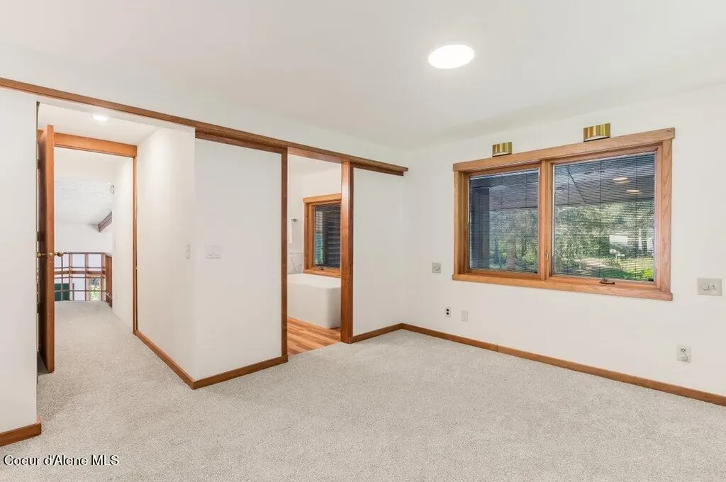 8473 E Apache Trail Athol ID 83801