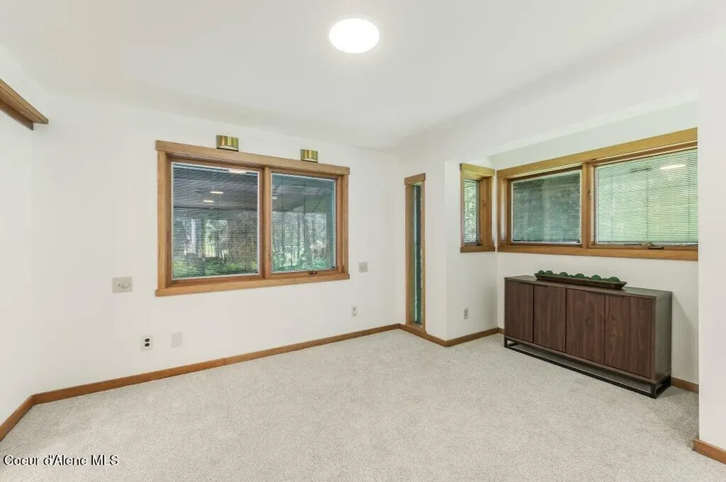 8473 E Apache Trail Athol ID 83801