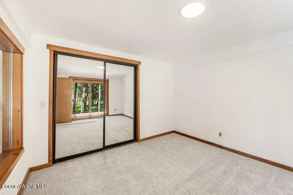 8473 E Apache Trail Athol ID 83801