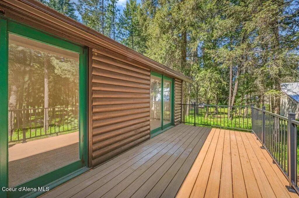 8473 E Apache Trail Athol ID 83801