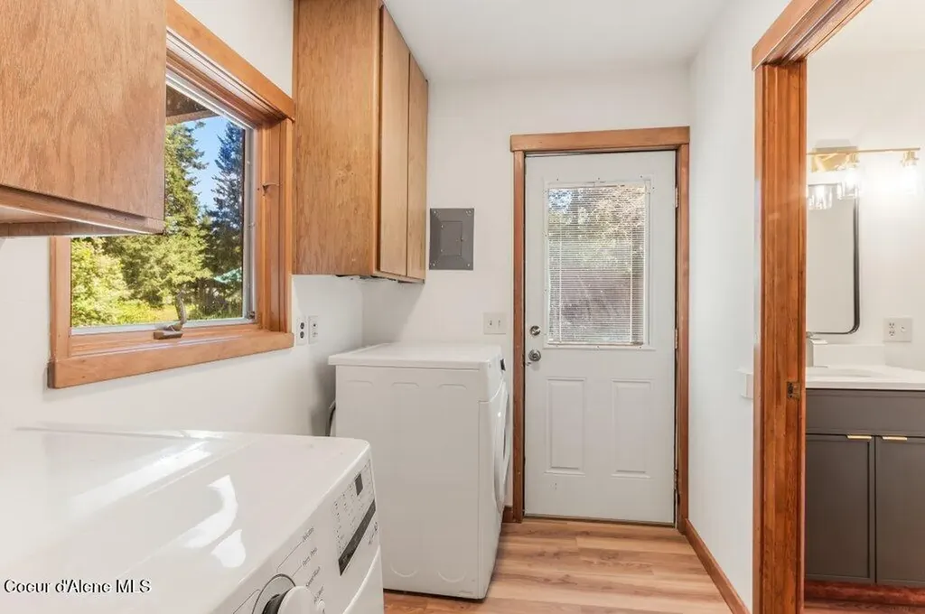 8473 E Apache Trail Athol ID 83801