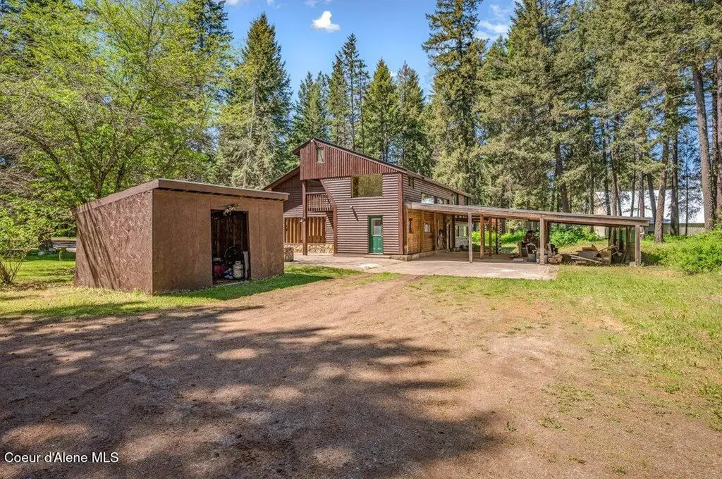 8473 E Apache Trail Athol ID 83801
