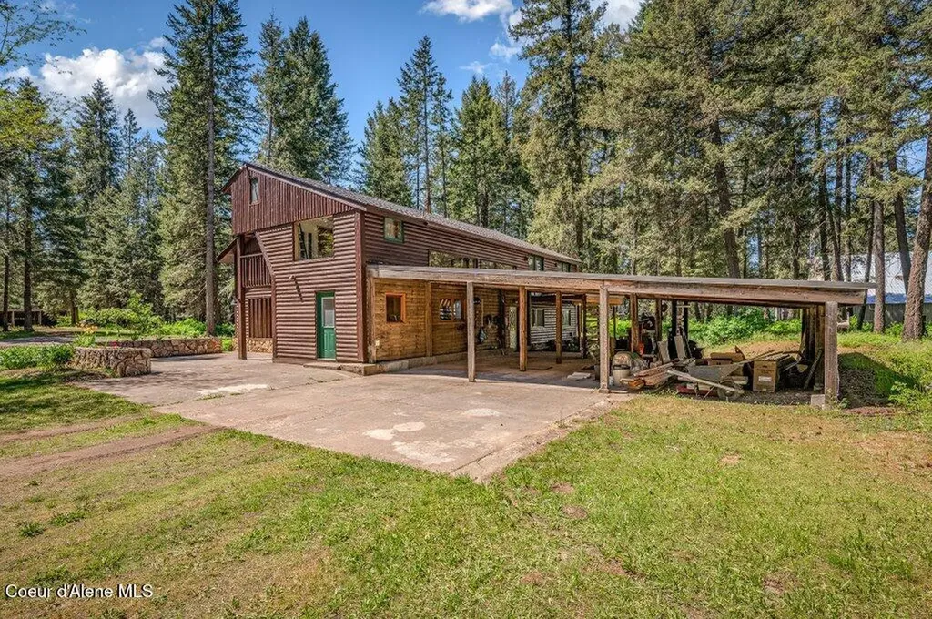 8473 E Apache Trail Athol ID 83801