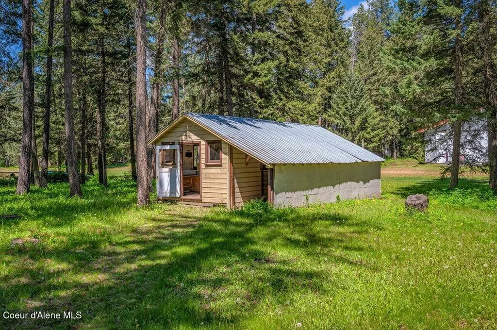 8473 E Apache Trail Athol ID 83801