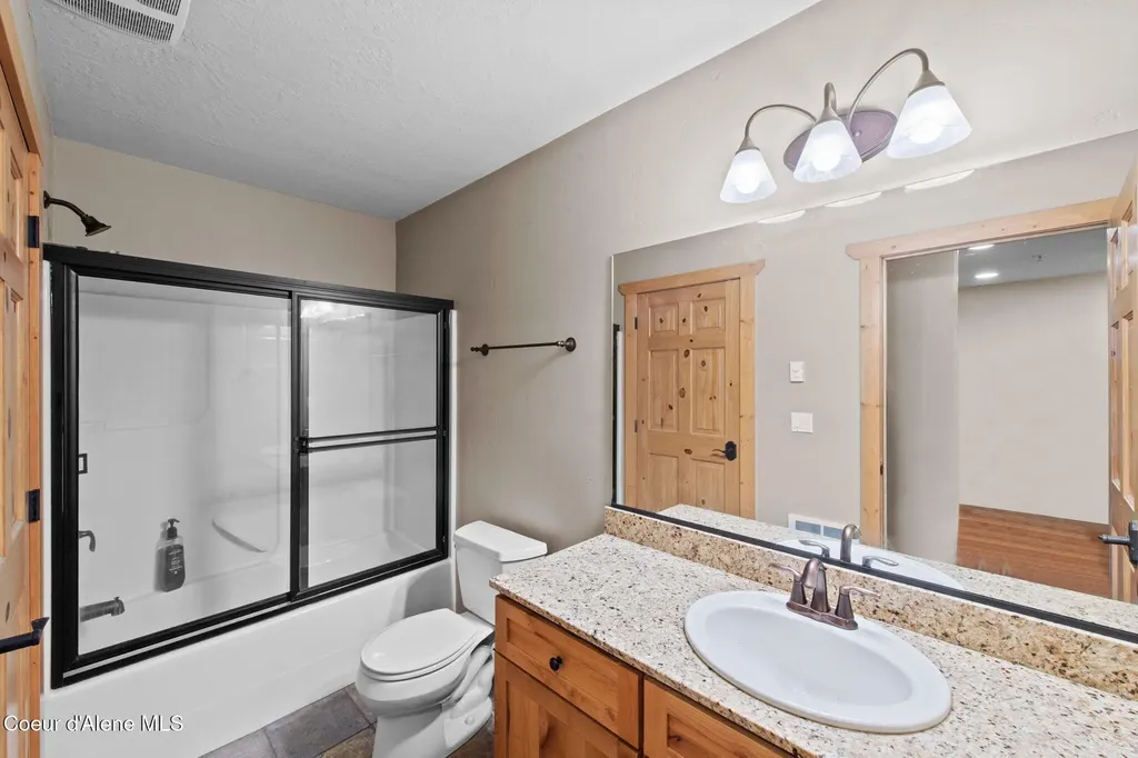 92 Lookout Peak Drive Pinehurst ID 83850