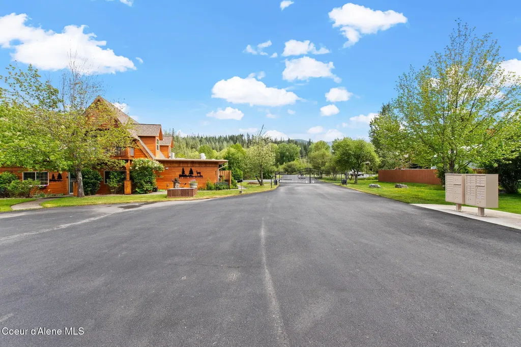 92 Lookout Peak Drive Pinehurst ID 83850