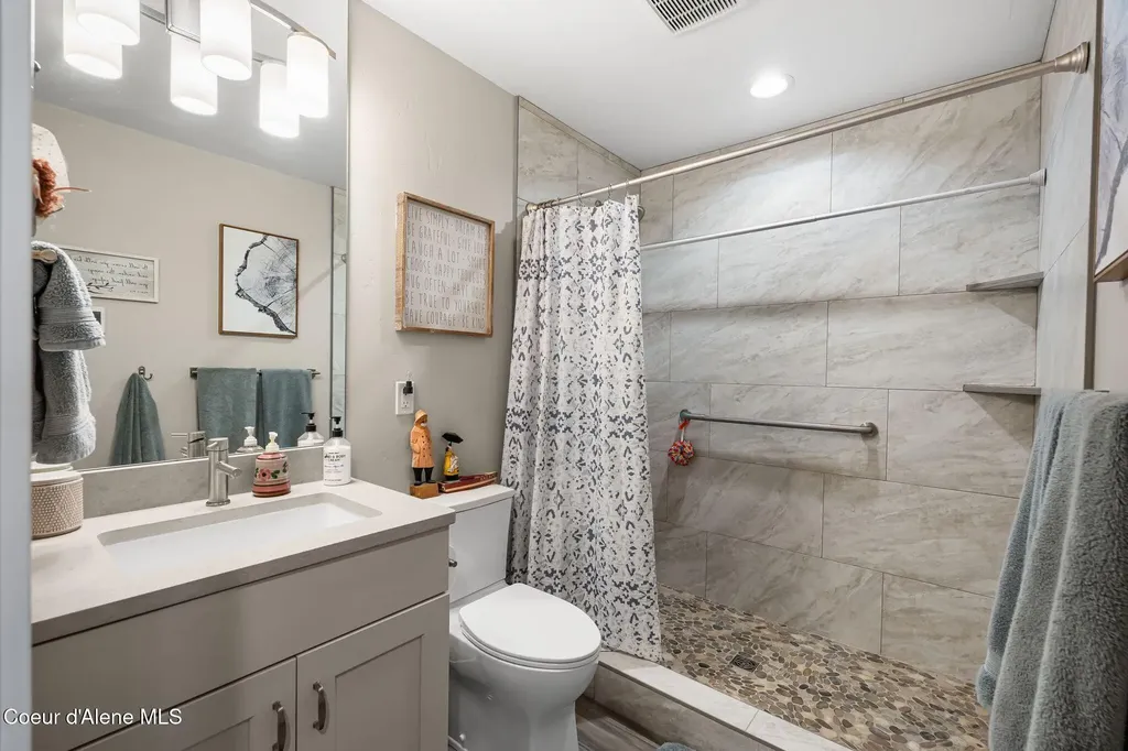 207 Birch Banks Road Sagle ID 83860