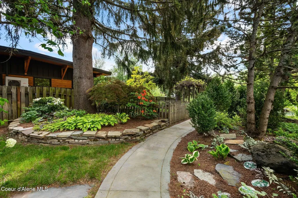 207 Birch Banks Road Sagle ID 83860