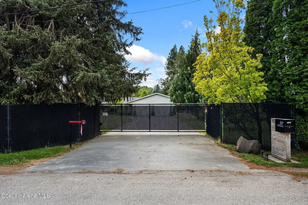 207 Birch Banks Road Sagle ID 83860
