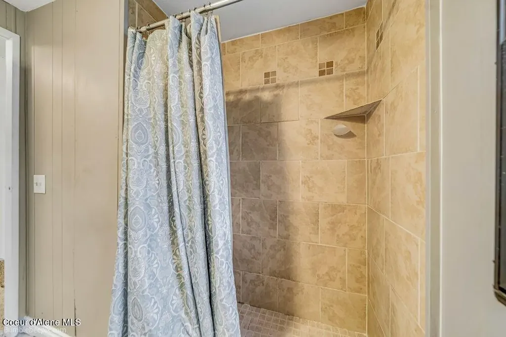 3075 E Collingwood Avenue Post Falls ID 83854